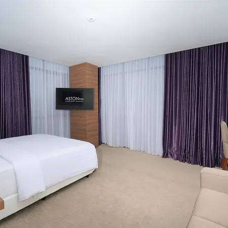 Aston Inn Pandanaran Semarang Exterior photo