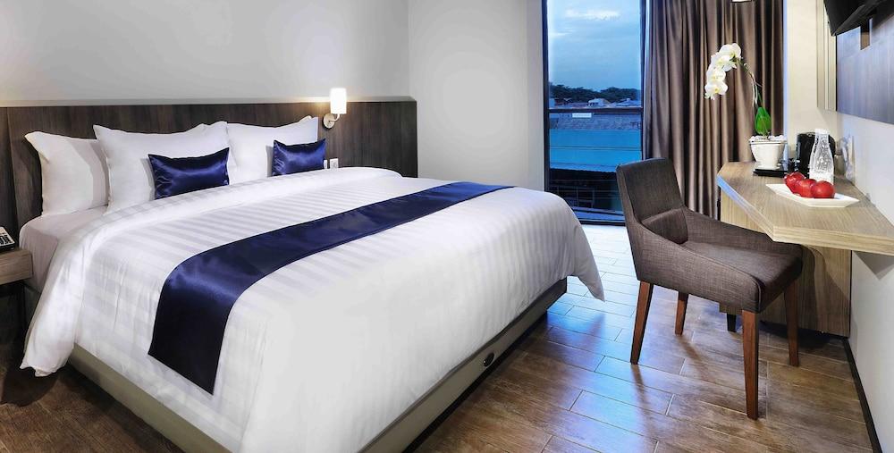Aston Pandanaran Hotel 4*