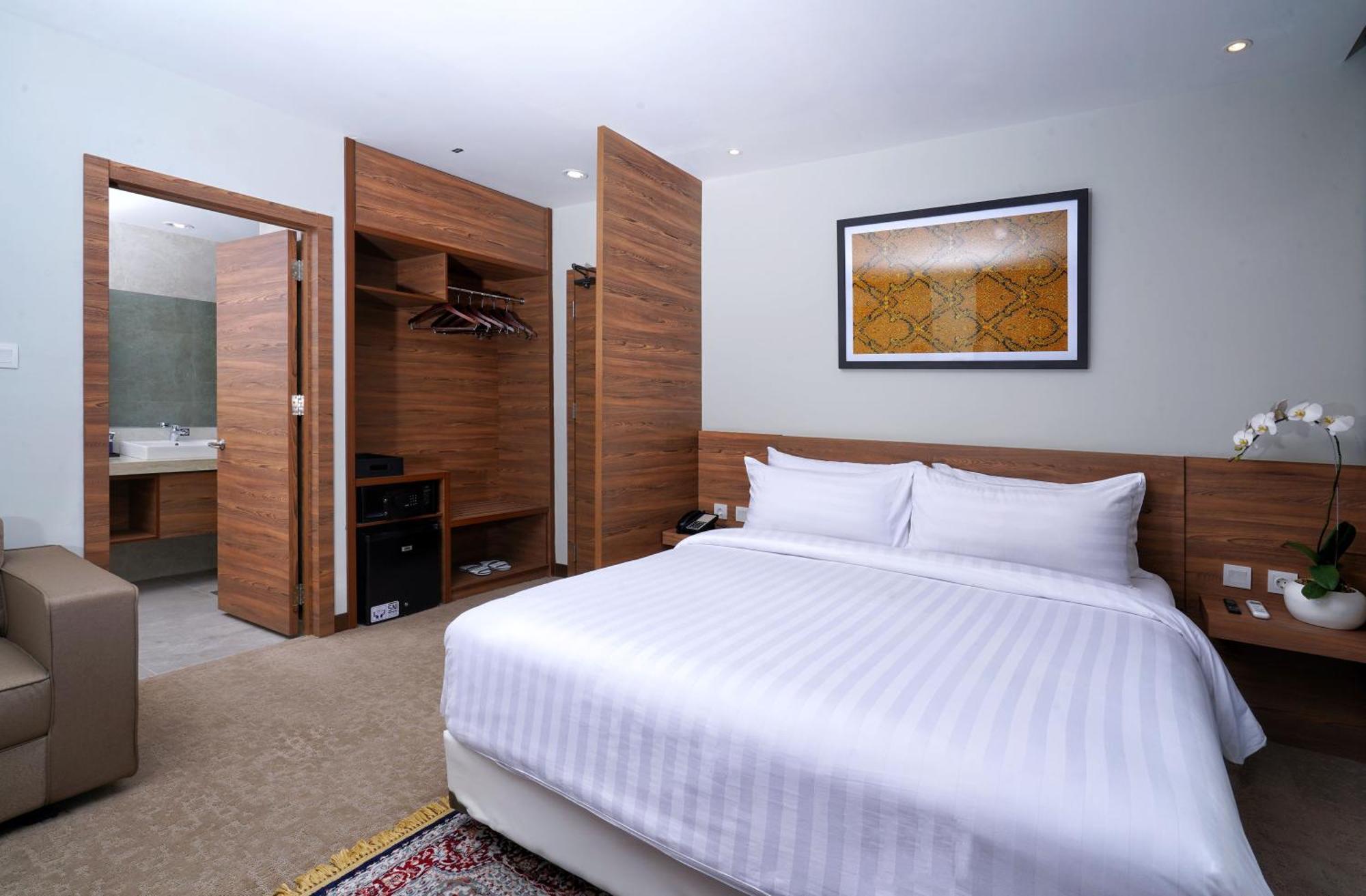 Hotel Aston Pandanaran 4*