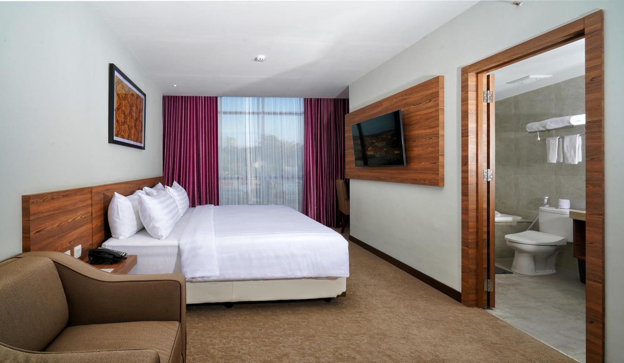 Aston Pandanaran Hotel